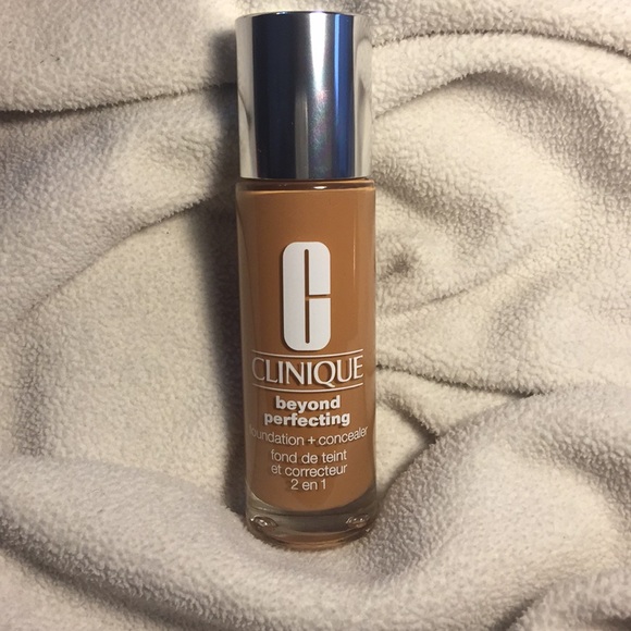 Clinique beyond perfecting foundation + concealer - Picture 2 of 5